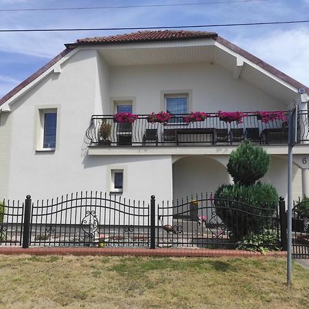 Pokoje Goscinne Cuma Leba Bagian luar foto